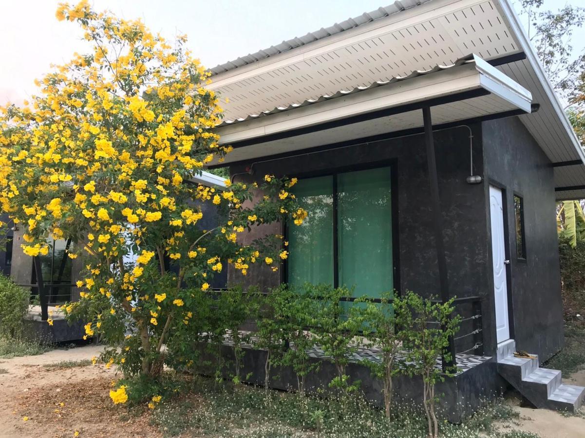 Baan Tonjaeng Resort Chai Nat Exterior foto